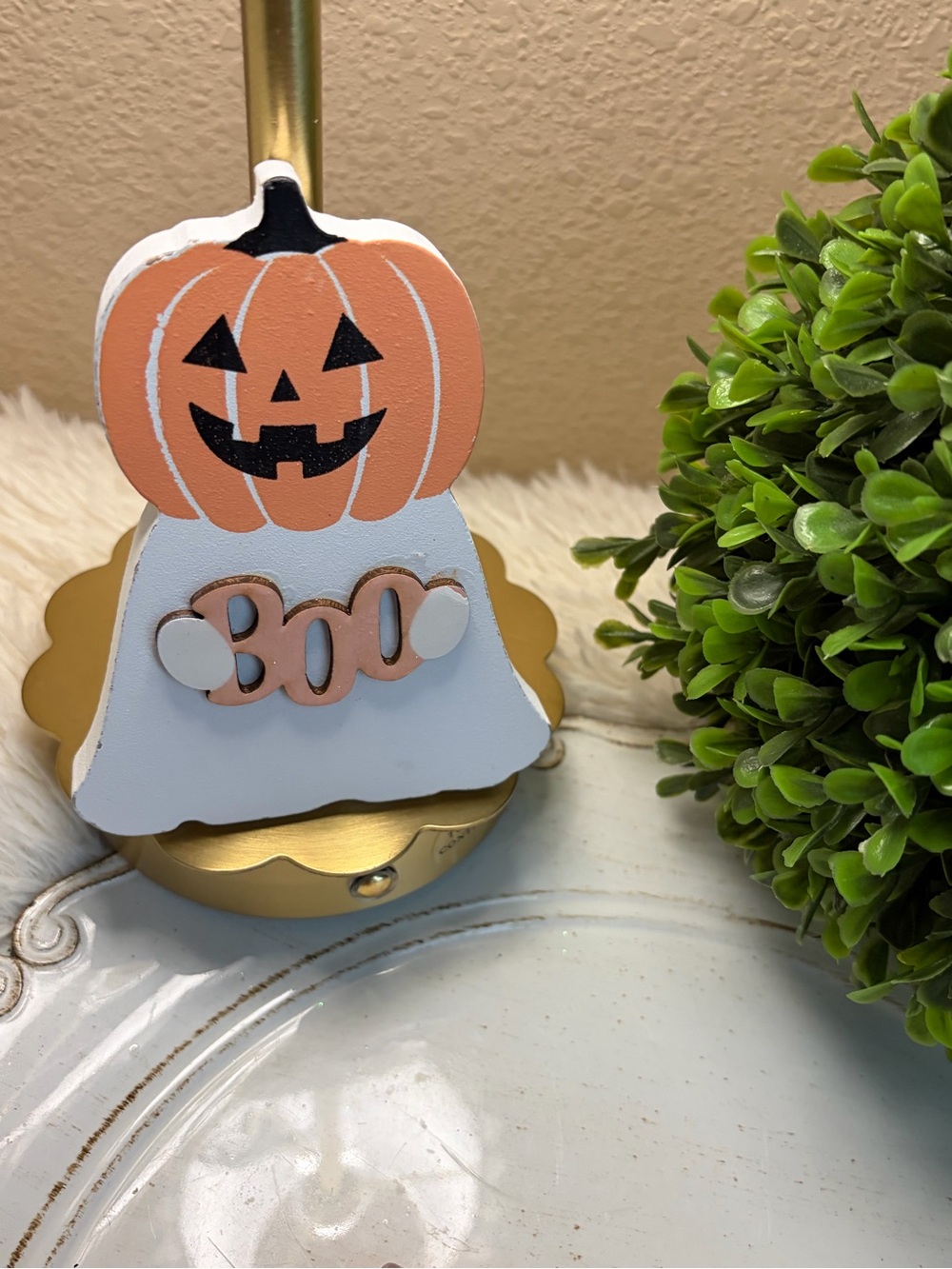 Pink Halloween BOO Table Decorations - Home decor accents 👻 - Picture 4 of 7